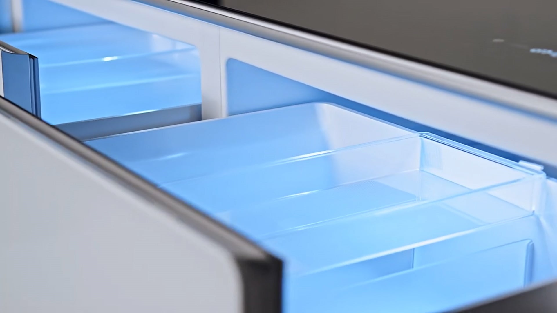 Steinfield Cyber Table Pro